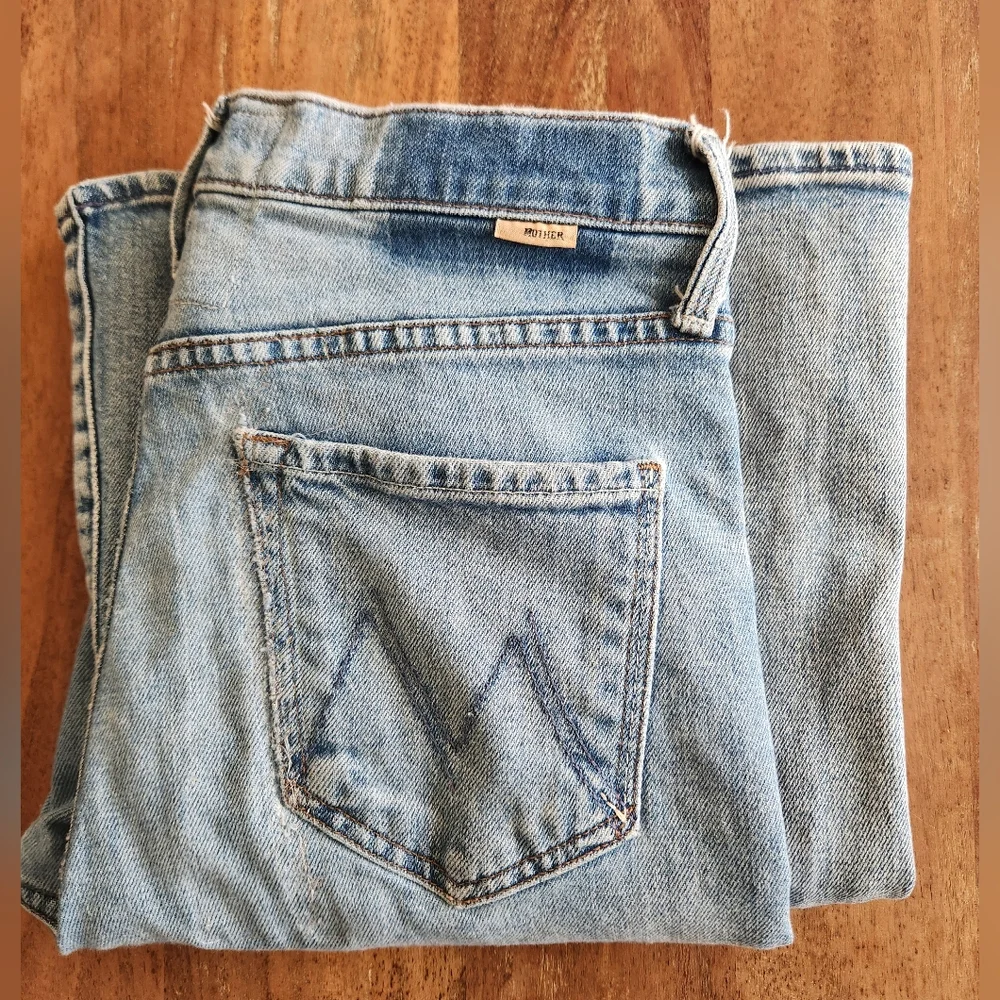 MOTHER Fly Tomcat Roller Jeans In Crashing Wash 28 - Picture 12 of 12